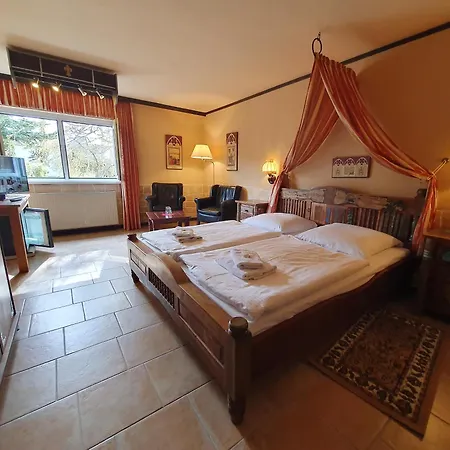 ホテル Ostsee-rittergut-ruegen - Binzhotel & Ordenskapelle 3*