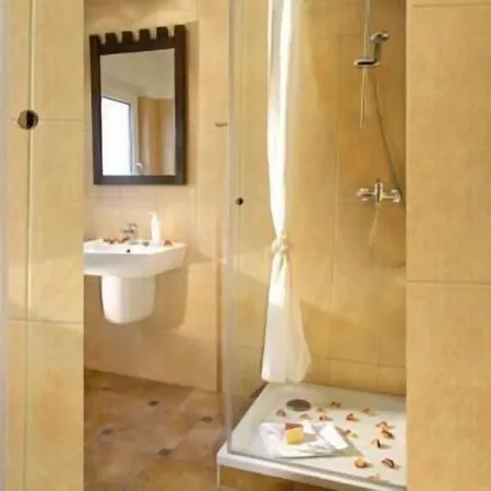 Ostsee-rittergut-ruegen Mit Binzhotel & Ordenskapelle & Romantikgut Ξενοδοχείο